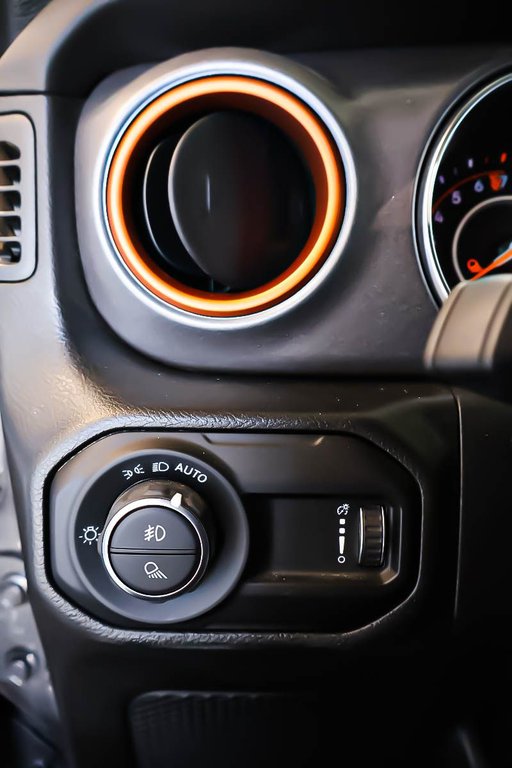 2023 Jeep Gladiator MOJAVE + 4X4 + ENSEMBLE TEMPS FROID in Terrebonne, Quebec - 20 - w1024h768px