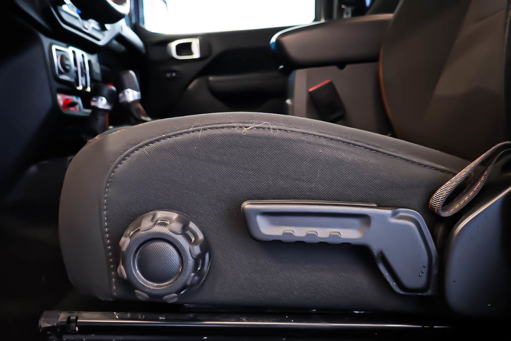 2023 Jeep Gladiator MOJAVE + 4X4 + ENSEMBLE TEMPS FROID in Terrebonne, Quebec - 9 - w1024h768px