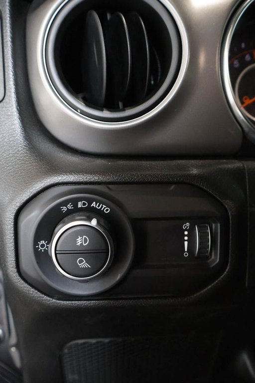 Jeep GLADIATOR SPORT S + 4X4 + TOIT RIGIDE 2023 à Terrebonne, Québec - 26 - w1024h768px