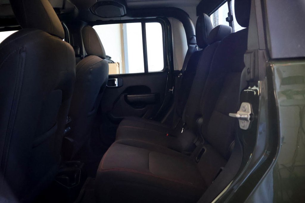 2023 Jeep Gladiator RUBICON + 4X4 + TOIT RIGIDE in Terrebonne, Quebec - 29 - w1024h768px