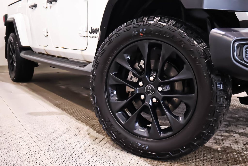 2024 Jeep Gladiator SPORT NIGHTHAWK + 4X4 + TOIT RIGIDE in Terrebonne, Quebec - 9 - w1024h768px