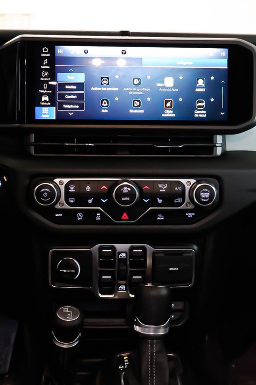 2024 Jeep Gladiator SPORT NIGHTHAWK + 4X4 + TOIT RIGIDE in Terrebonne, Quebec - 19 - w1024h768px