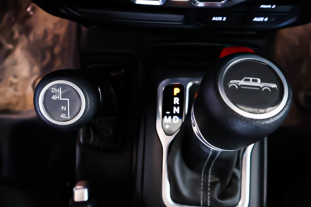 2024 Jeep Gladiator SPORT NIGHTHAWK + 4X4 + TOIT RIGIDE in Terrebonne, Quebec - 23 - w1024h768px