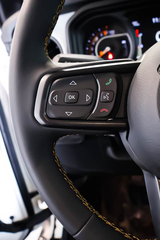 2024 Jeep Gladiator SPORT NIGHTHAWK + 4X4 + TOIT RIGIDE in Terrebonne, Quebec - 15 - w1024h768px