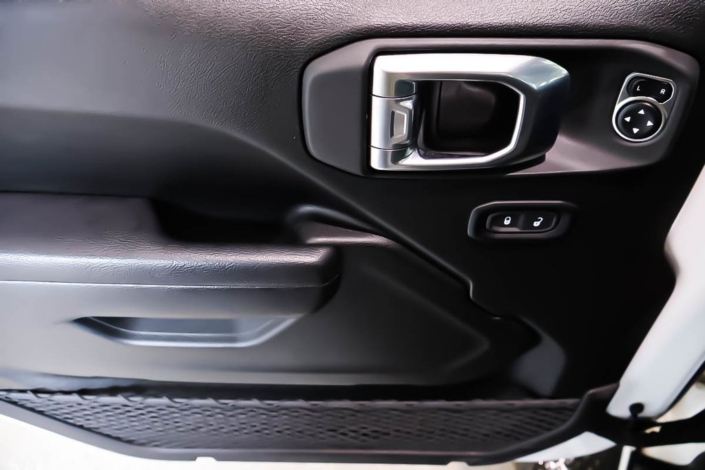 2024 Jeep Gladiator SPORT NIGHTHAWK + 4X4 + TOIT RIGIDE in Terrebonne, Quebec - 26 - w1024h768px