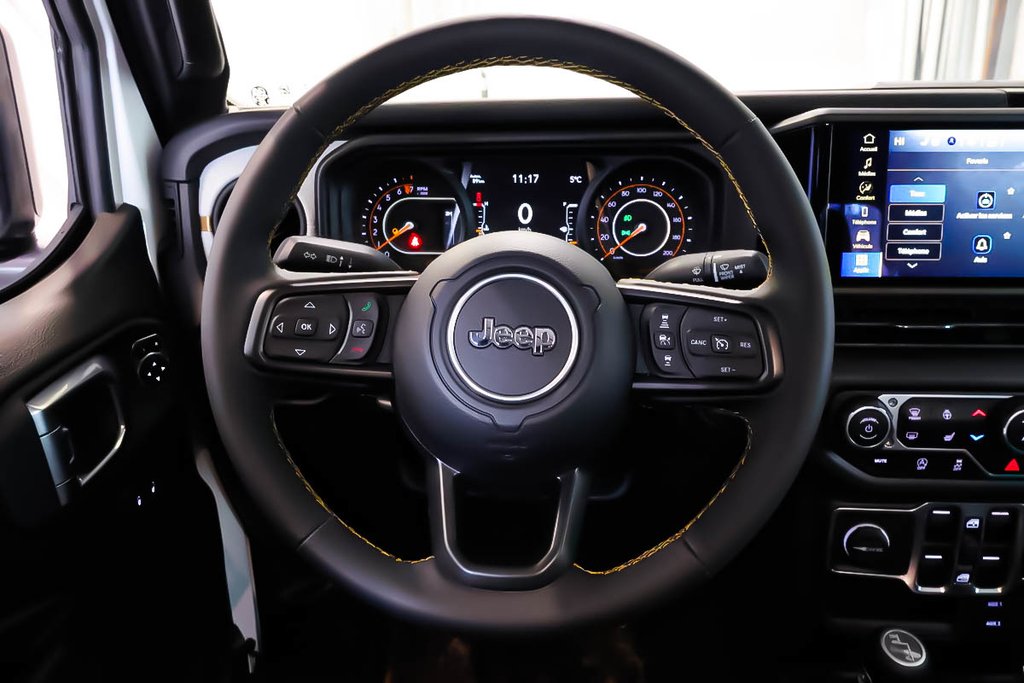2024 Jeep Gladiator SPORT NIGHTHAWK + 4X4 + TOIT RIGIDE in Terrebonne, Quebec - 14 - w1024h768px