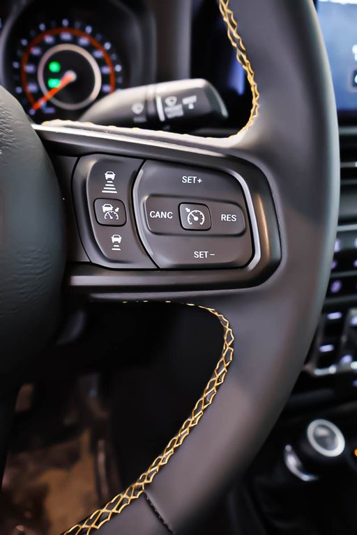 2024 Jeep Gladiator SPORT NIGHTHAWK + 4X4 + TOIT RIGIDE in Terrebonne, Quebec - 17 - w1024h768px