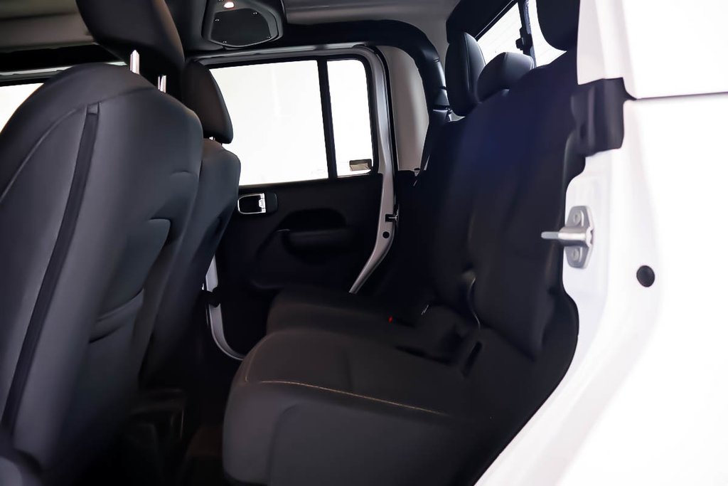 2024 Jeep Gladiator SPORT NIGHTHAWK + 4X4 + TOIT RIGIDE in Terrebonne, Quebec - 27 - w1024h768px