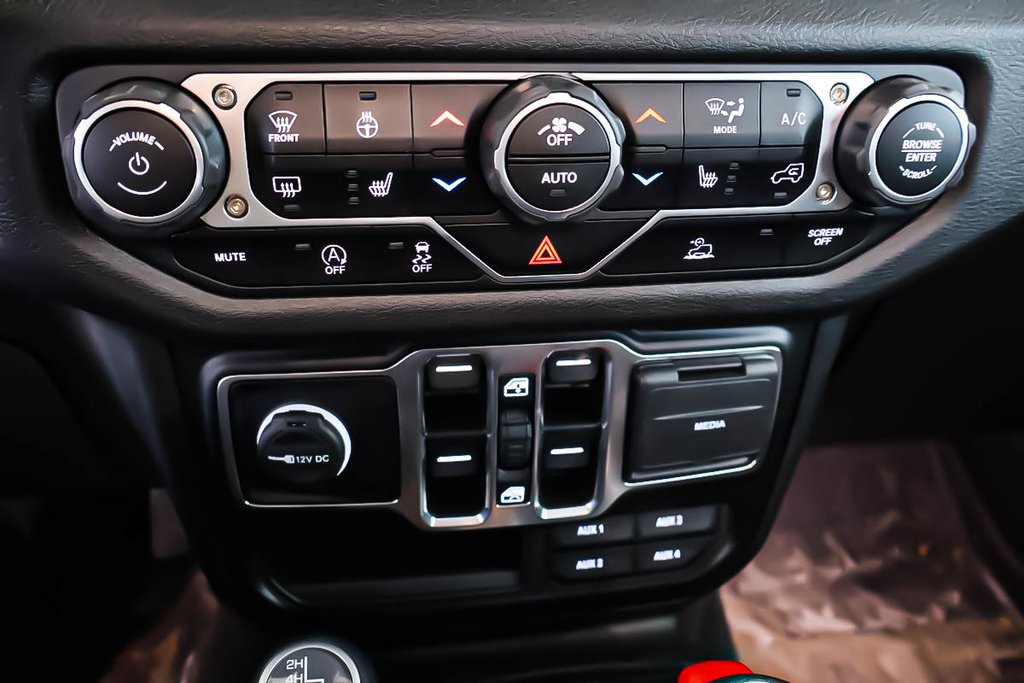 2024 Jeep Gladiator SPORT NIGHTHAWK + 4X4 + TOIT RIGIDE in Terrebonne, Quebec - 22 - w1024h768px