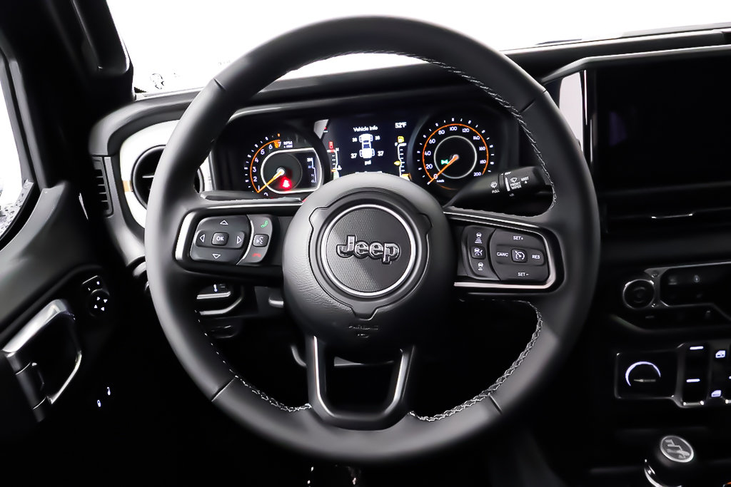 Jeep Gladiator NIGHTHAWK 2025 à Terrebonne, Québec - 11 - w1024h768px
