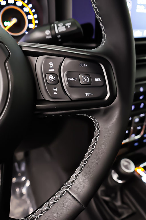 Jeep Gladiator NIGHTHAWK 2025 à Terrebonne, Québec - 13 - w1024h768px