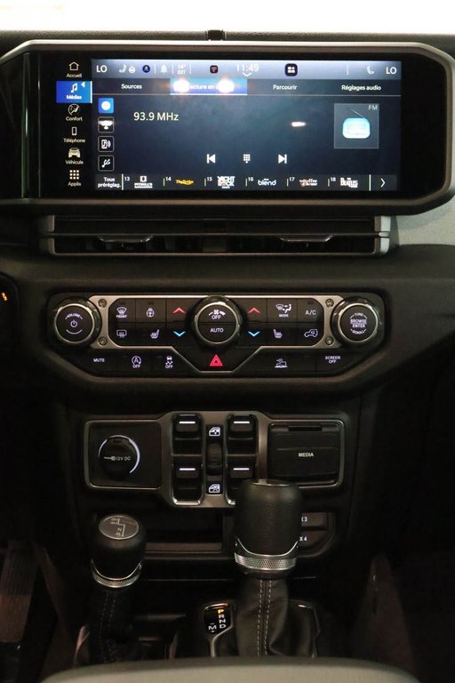 2026 Jeep Gladiator SPORT S in Terrebonne, Quebec - 15 - w1024h768px