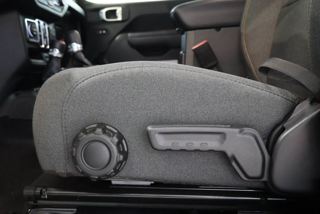 2026 Jeep Gladiator SPORT S in Terrebonne, Quebec - 9 - w1024h768px