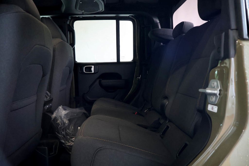 2026 Jeep Gladiator SPORT S in Terrebonne, Quebec - 21 - w1024h768px