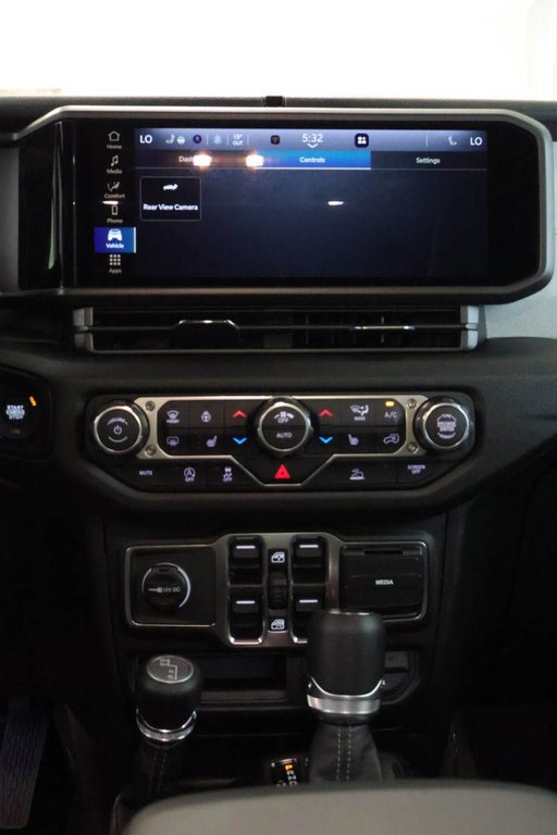 2026 Jeep Gladiator SPORT S in Terrebonne, Quebec - 15 - w1024h768px