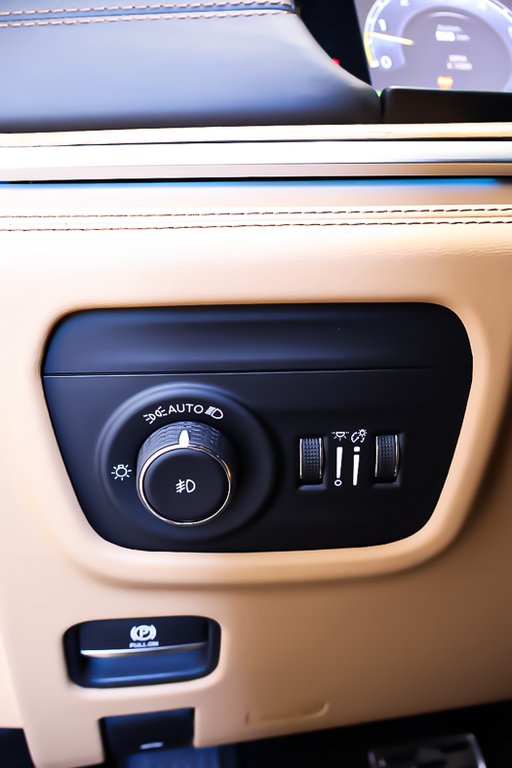 2021 Jeep Grand Cherokee L SUMMIT RESERVE + 4X4 + TOIT OUVRANT PANO in Terrebonne, Quebec - 27 - w1024h768px