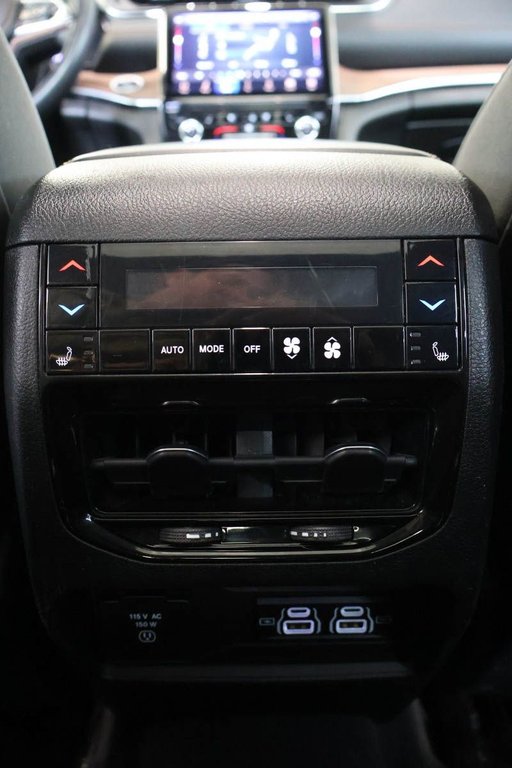 2021 Jeep Grand Cherokee L SUMMIT + 4X4 + TOIT OUVRANT PANO in Terrebonne, Quebec - 34 - w1024h768px