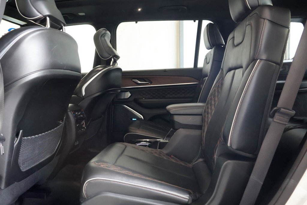 2021 Jeep Grand Cherokee L SUMMIT + 4X4 + TOIT OUVRANT PANO in Terrebonne, Quebec - 33 - w1024h768px