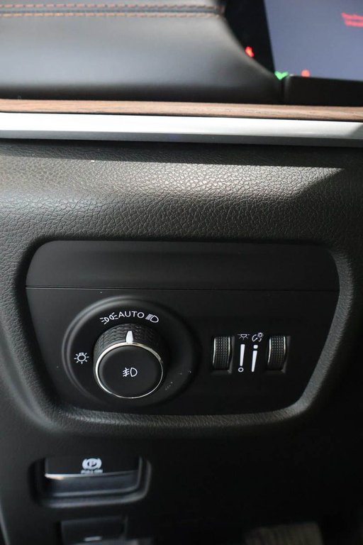 2021 Jeep Grand Cherokee L SUMMIT + 4X4 + TOIT OUVRANT PANO in Terrebonne, Quebec - 30 - w1024h768px