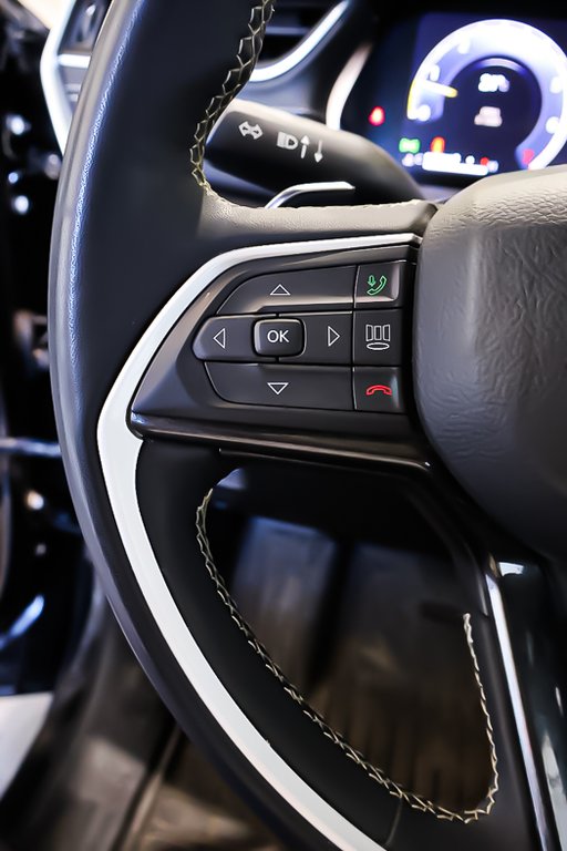 2023 Jeep Grand Cherokee L ALTITUDE + 4X4 + V6 3.6L + TOIT OUVRANT in Terrebonne, Quebec - 15 - w1024h768px