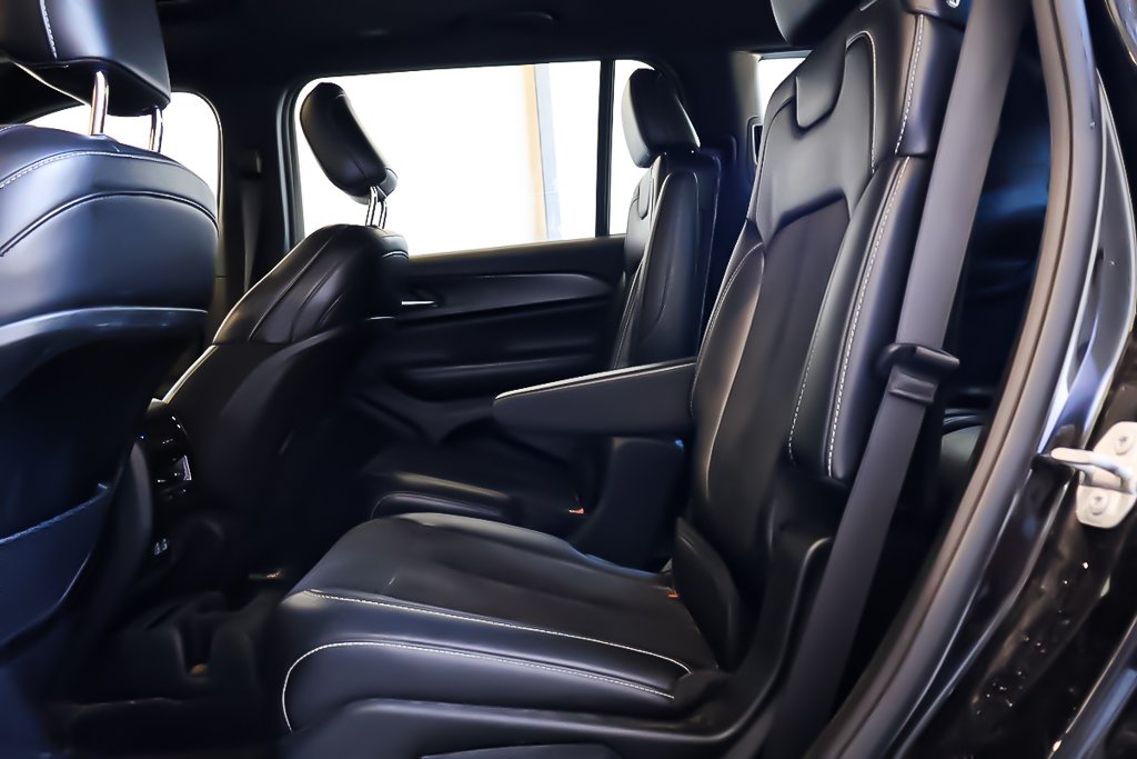 2023 Jeep Grand Cherokee L ALTITUDE + 4X4 + V6 3.6L + TOIT OUVRANT in Terrebonne, Quebec - 26 - w1024h768px