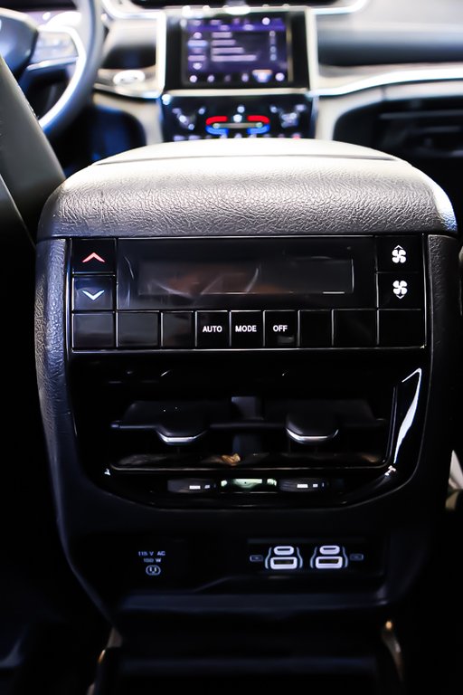 2023 Jeep Grand Cherokee L ALTITUDE + 4X4 + V6 3.6L + TOIT OUVRANT in Terrebonne, Quebec - 27 - w1024h768px