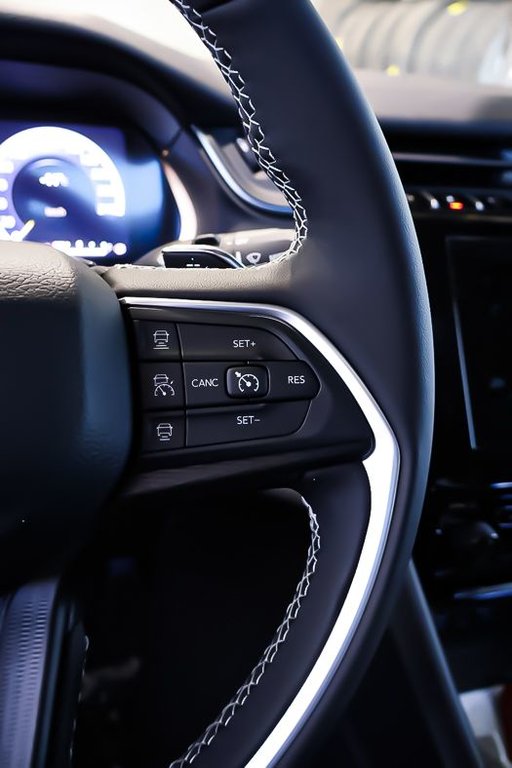 Jeep Grand Cherokee L ALTITUDE + 4X4 + V6 3.6L + TOIT OUVRANT 2024 à Terrebonne, Québec - 11 - w1024h768px