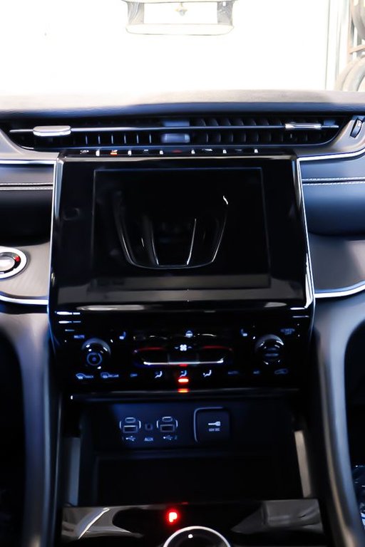 Jeep Grand Cherokee L ALTITUDE + 4X4 + V6 3.6L + TOIT OUVRANT 2024 à Terrebonne, Québec - 17 - w1024h768px