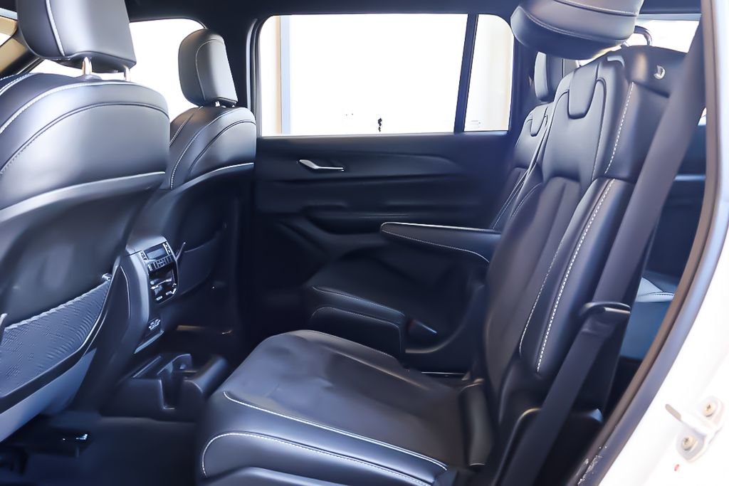 Jeep Grand Cherokee L ALTITUDE + 4X4 + V6 3.6L + TOIT OUVRANT 2024 à Terrebonne, Québec - 22 - w1024h768px