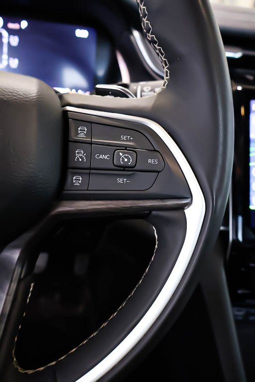 2024 Jeep Grand Cherokee L LIMITED + 4X4 + ALLURE NOIRE + TOIT OUVRANT PANO in Terrebonne, Quebec - 21 - w1024h768px