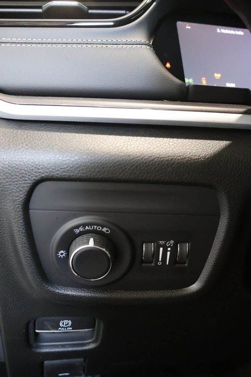 Jeep Grand Cherokee L ALTITUDE 2026 à Terrebonne, Québec - 16 - w1024h768px