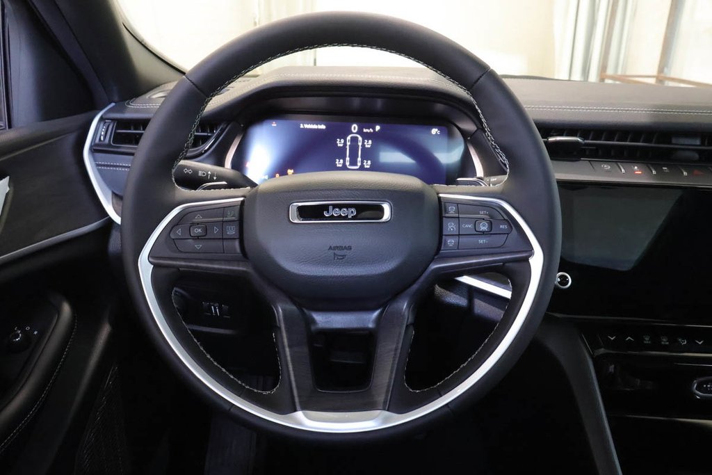 Jeep Grand Cherokee L ALTITUDE 2026 à Terrebonne, Québec - 11 - w1024h768px
