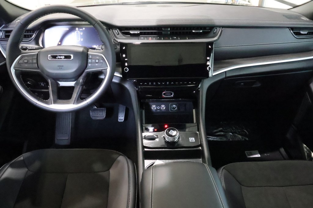 2026 Jeep Grand Cherokee L ALTITUDE in Terrebonne, Quebec - 8 - w1024h768px
