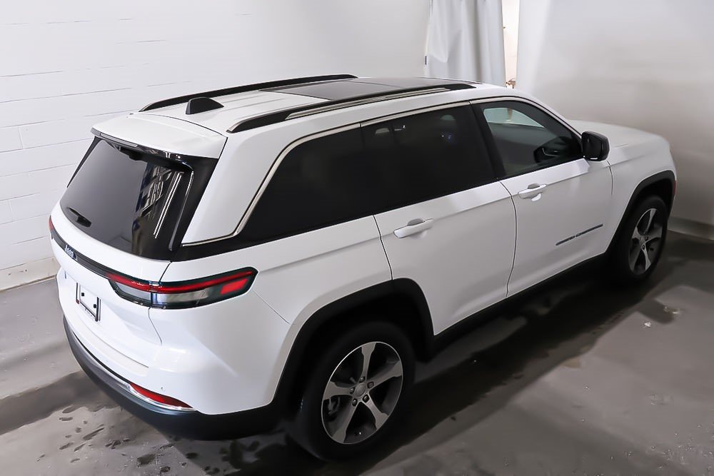 2022 Jeep Grand Cherokee LIMITED 4XE + CUIR + TOIT OUVRANT PANORAMIQUE in Terrebonne, Quebec - 11 - w1024h768px