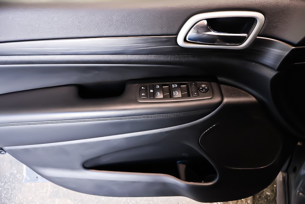 Jeep Grand Cherokee WK ALTITUDE + 4X4 + DEMARREUR + NAVIGATION GPS 2022 à Terrebonne, Québec - 27 - w1024h768px