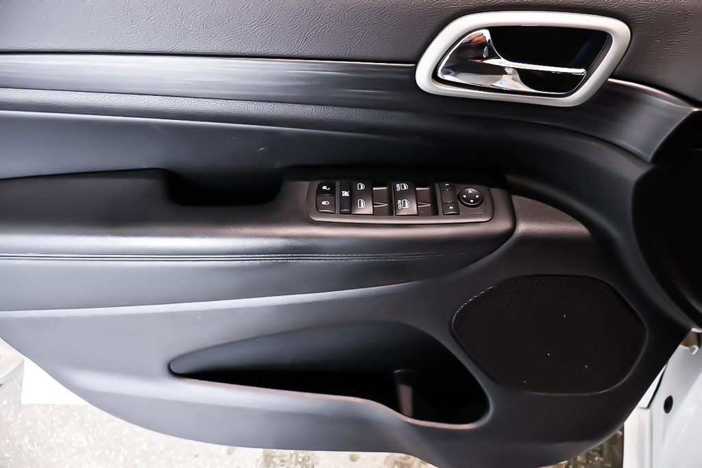 Jeep Grand Cherokee WK ALTITUDE + 4X4 + TOIT OUVRANT 2022 à Terrebonne, Québec - 29 - w1024h768px