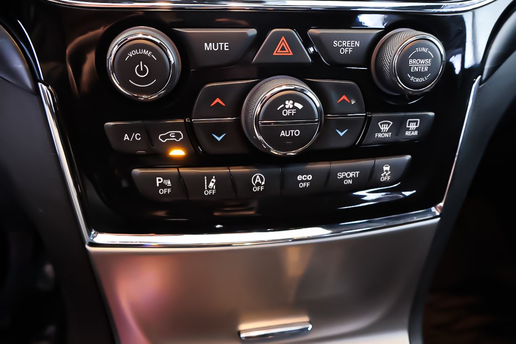 Jeep Grand Cherokee WK ALTITUDE + 4X4 + TOIT OUVRANT 2022 à Terrebonne, Québec - 25 - w1024h768px