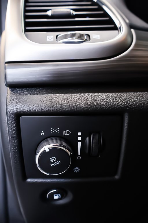 Jeep Grand Cherokee WK ALTITUDE + 4X4 + TOIT OUVRANT 2022 à Terrebonne, Québec - 27 - w1024h768px