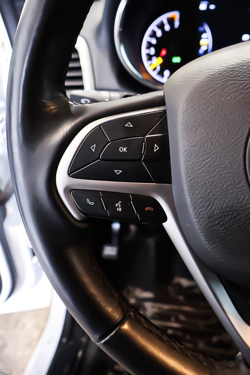 Jeep Grand Cherokee WK ALTITUDE + 4X4 + TOIT OUVRANT 2022 à Terrebonne, Québec - 17 - w1024h768px