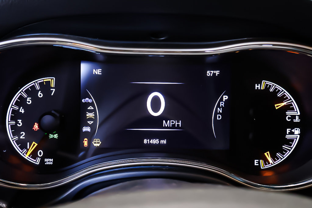 2017 Jeep Grand Cherokee LAREDO 75E ANNIVERSAIRE + 4X4 + V6 3.6L + in Terrebonne, Quebec - 18 - w1024h768px