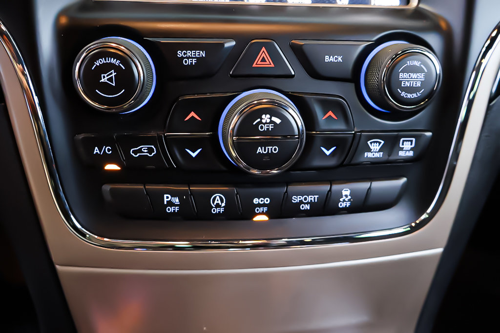 2017 Jeep Grand Cherokee LAREDO 75E ANNIVERSAIRE + 4X4 + V6 3.6L + in Terrebonne, Quebec - 22 - w1024h768px