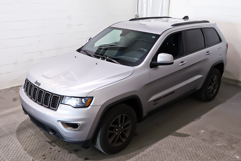 2017 Jeep Grand Cherokee LAREDO 75E ANNIVERSAIRE + 4X4 + V6 3.6L + in Terrebonne, Quebec - 2 - w1024h768px