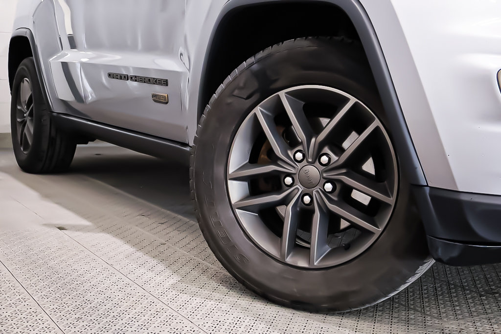 2017 Jeep Grand Cherokee LAREDO 75E ANNIVERSAIRE + 4X4 + V6 3.6L + in Terrebonne, Quebec - 7 - w1024h768px
