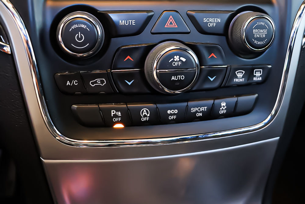 Jeep Grand Cherokee OVERLAND + 4X4 + TOIT OUVRANT 2018 à Terrebonne, Québec - 14 - w1024h768px