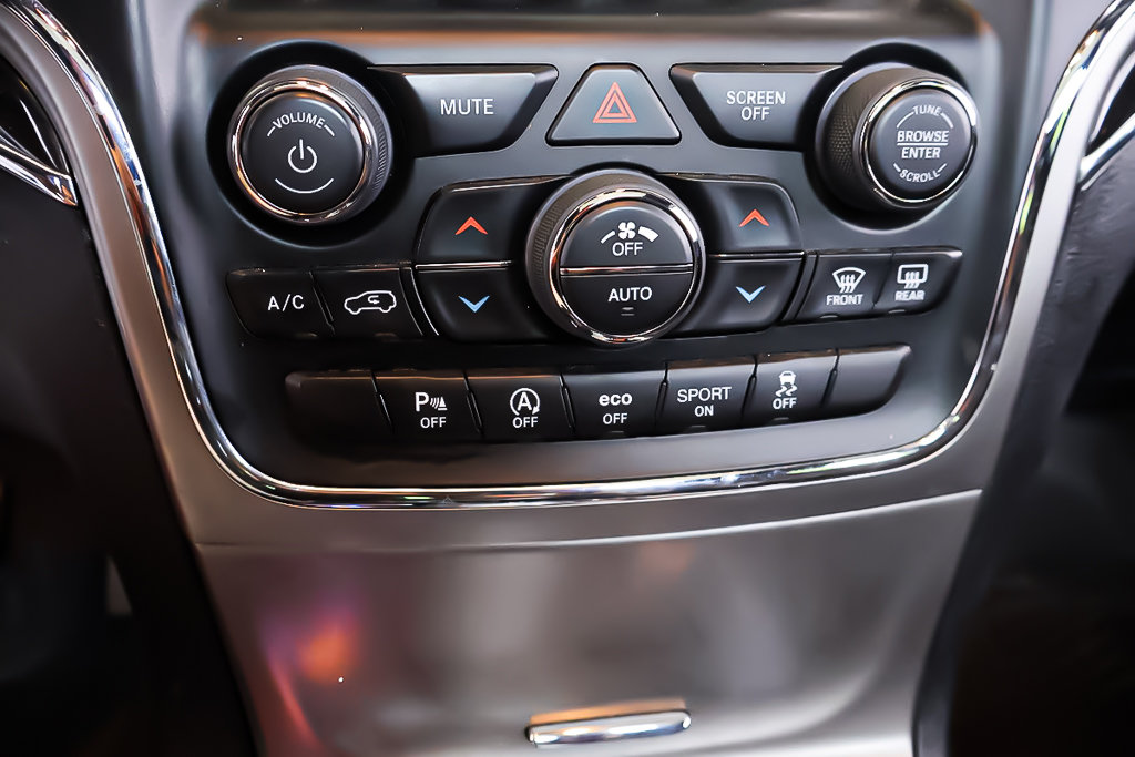 Jeep Grand Cherokee OVERLAND + 4X4 + TOIT OUVRANT 2018 à Terrebonne, Québec - 19 - w1024h768px