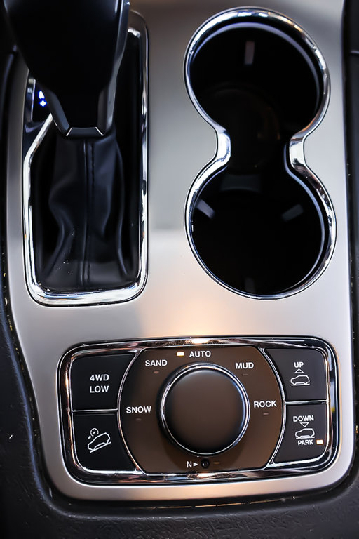 Jeep Grand Cherokee OVERLAND + 4X4 + TOIT OUVRANT 2018 à Terrebonne, Québec - 20 - w1024h768px