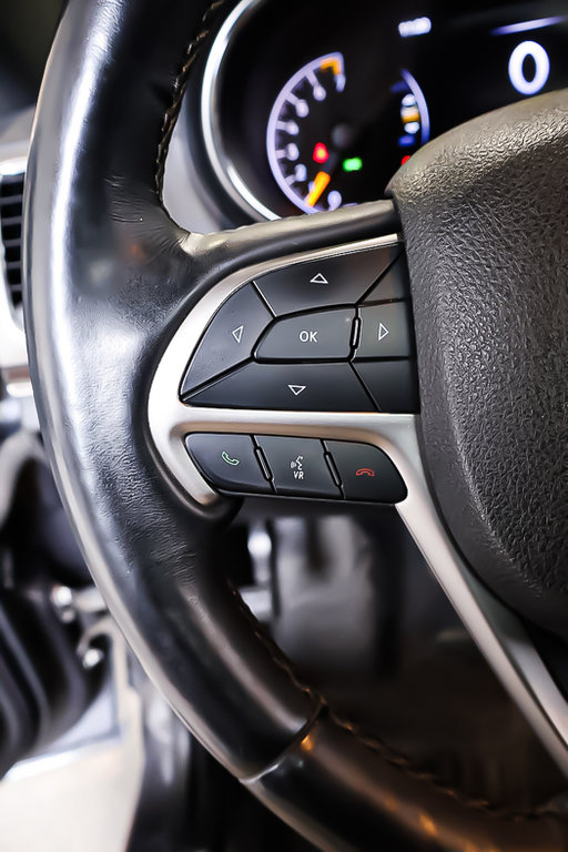 Jeep Grand Cherokee OVERLAND + 4X4 + TOIT OUVRANT 2018 à Terrebonne, Québec - 13 - w1024h768px