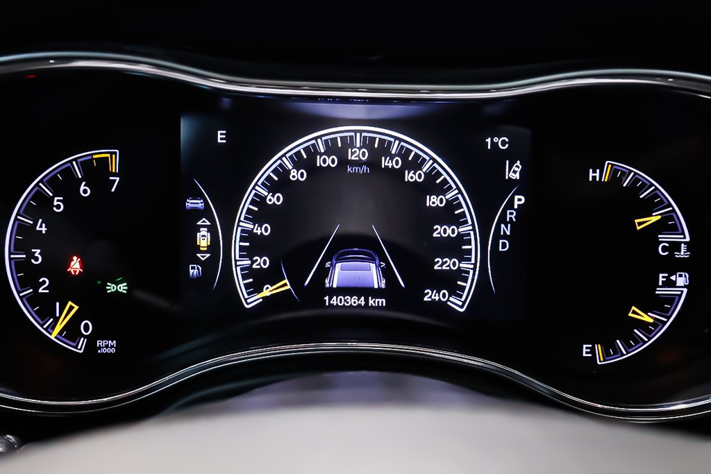 Jeep GRAND CHEROKEE WK OVERLAND + 4X4 + V6 3.6L + TOIT OUVRANT PANO 2019 à Terrebonne, Québec - 15 - w1024h768px