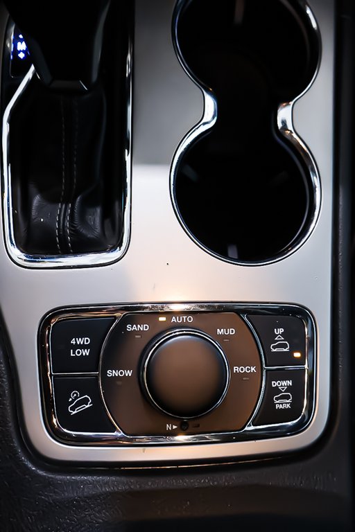 Jeep GRAND CHEROKEE WK OVERLAND + 4X4 + V6 3.6L + TOIT OUVRANT PANO 2019 à Terrebonne, Québec - 20 - w1024h768px