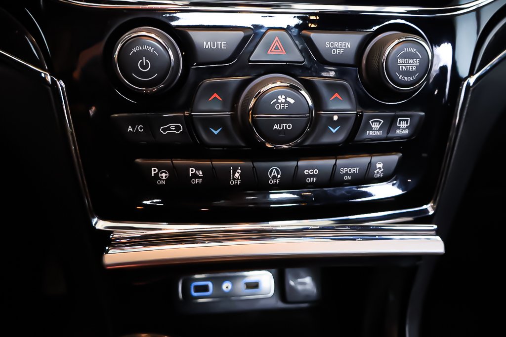 Jeep GRAND CHEROKEE WK OVERLAND + 4X4 + V6 3.6L + TOIT OUVRANT PANO 2019 à Terrebonne, Québec - 19 - w1024h768px